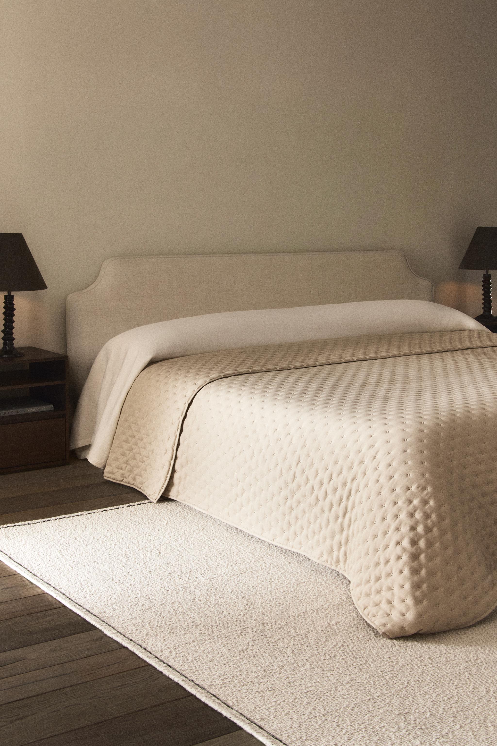 ÉDREDON MATELASSÉ À POIS